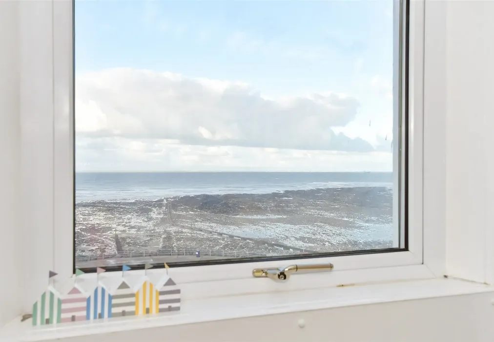 Internal Lifestyle Photograph - Sea View Terrace, Margate, Kent - Wards of Kent