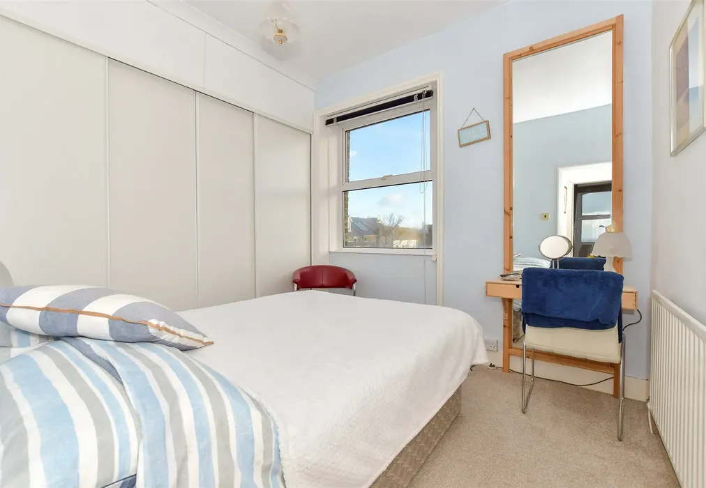 Bedroom 1 - Sea View Terrace, Margate, Kent - Wards of Kent