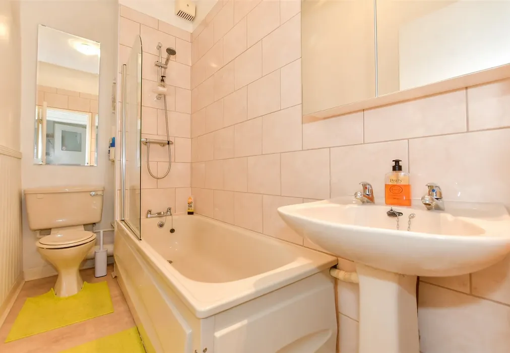 Bathroom - Sea View Terrace, Margate, Kent - Wards of Kent