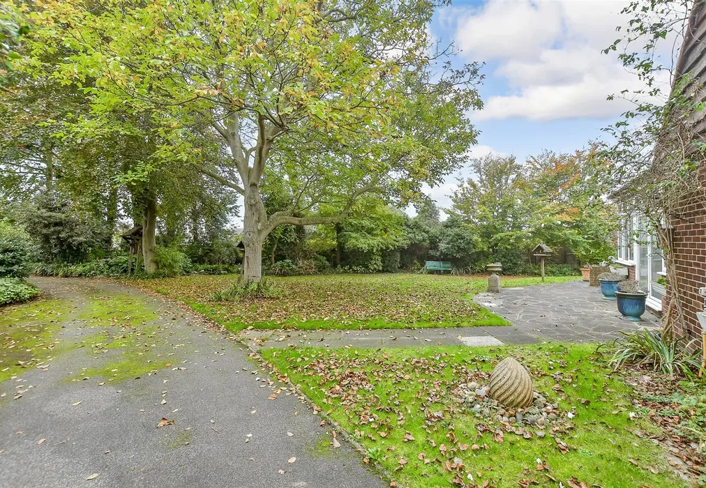 Front Garden - Vicarage Street, St. Peters, Broadstairs, Kent - Wards of Kent