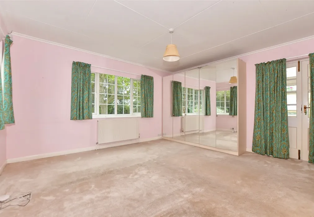 Bedroom 1 - Vicarage Street, St. Peters, Broadstairs, Kent - Wards of Kent