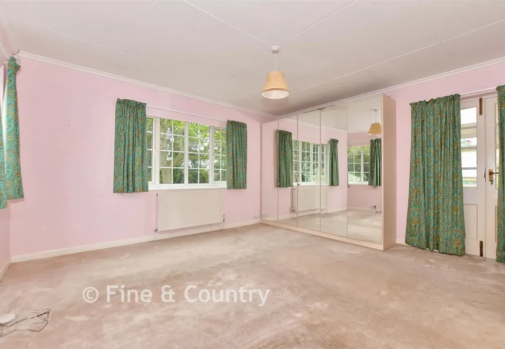 Bedroom 1 - Vicarage Street, St. Peters, Broadstairs, Kent - Wards of Kent