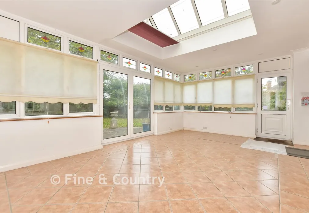 Lounge/ Study - Vicarage Street, St. Peters, Broadstairs, Kent - Wards of Kent