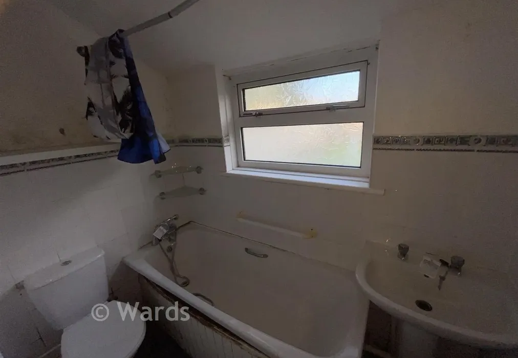 Bathroom 1 - Albany Road, Gillingham, Kent - Wards of Kent