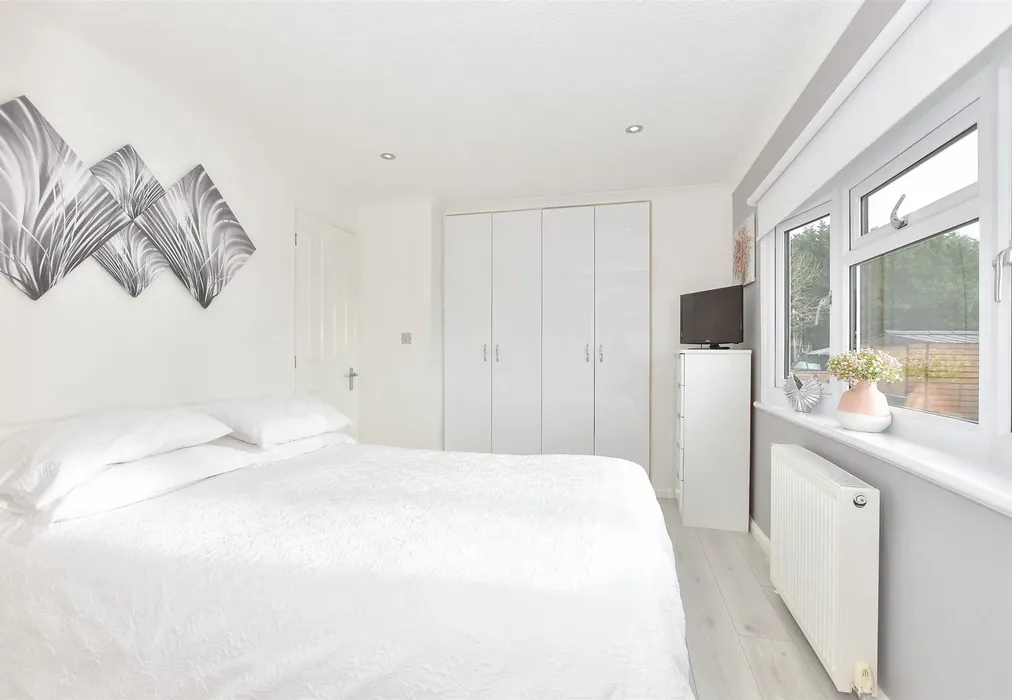 Bedroom 1 - Stone Street, Petham, Canterbury, Kent - Wards of Kent