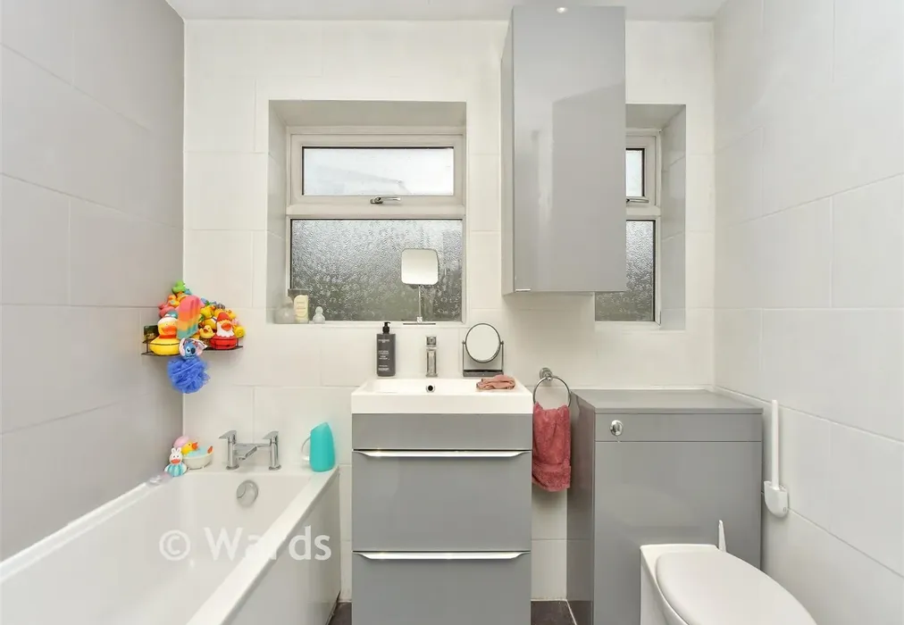 Bathroom - Lonsdale Drive, Rainham, Gillingham, Kent - Wards of Kent