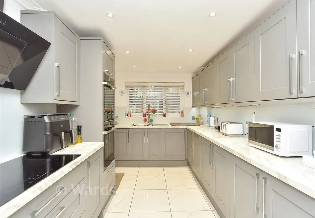 Kitchen - Lonsdale Drive, Rainham, Gillingham, Kent - Wards of Kent