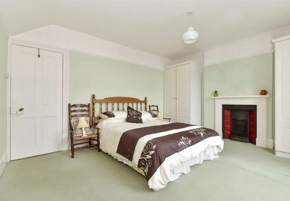 Bedroom 2 - St. Catherine's Road, Niton Undercliff, Ventnor, Isle of Wight - Wards of Kent