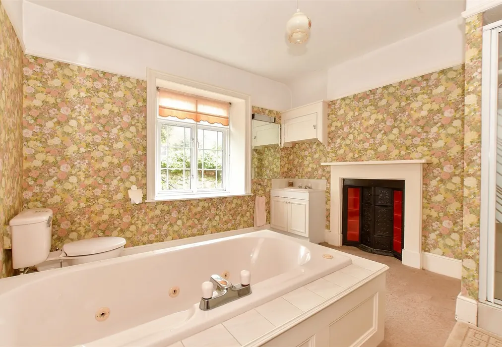 Bathroom - St. Catherine's Road, Niton Undercliff, Ventnor, Isle of Wight - Wards of Kent