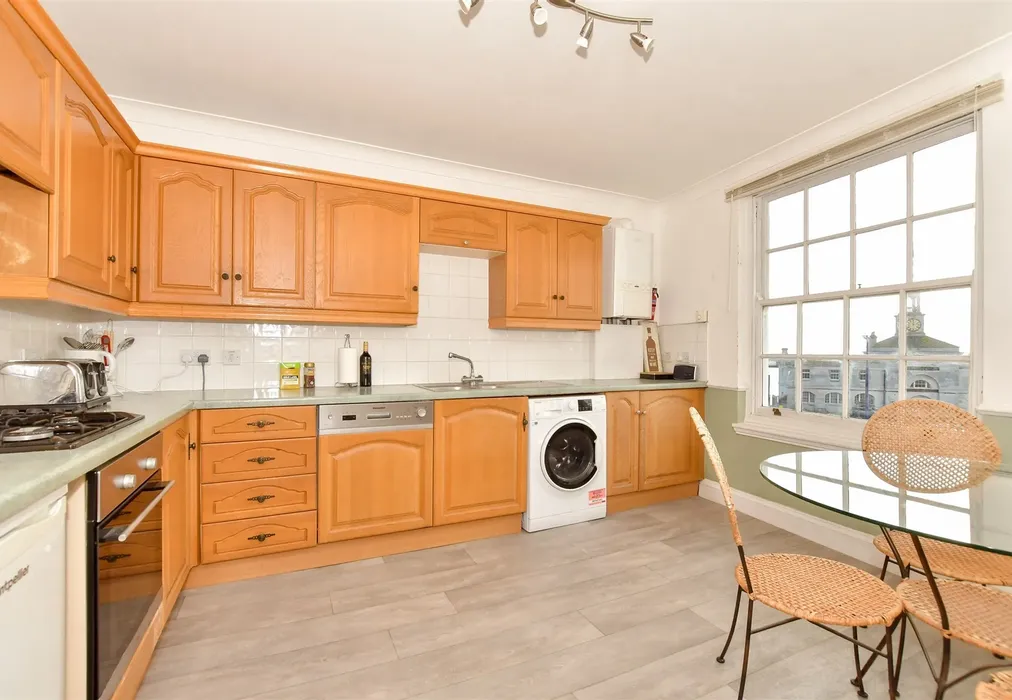 Kitchen/ Diner - Harbour Parade, Ramsgate, Kent - Wards of Kent
