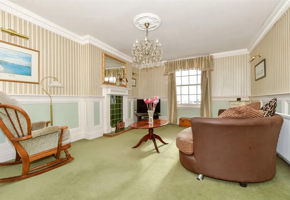 Lounge - Harbour Parade, Ramsgate, Kent - Wards of Kent