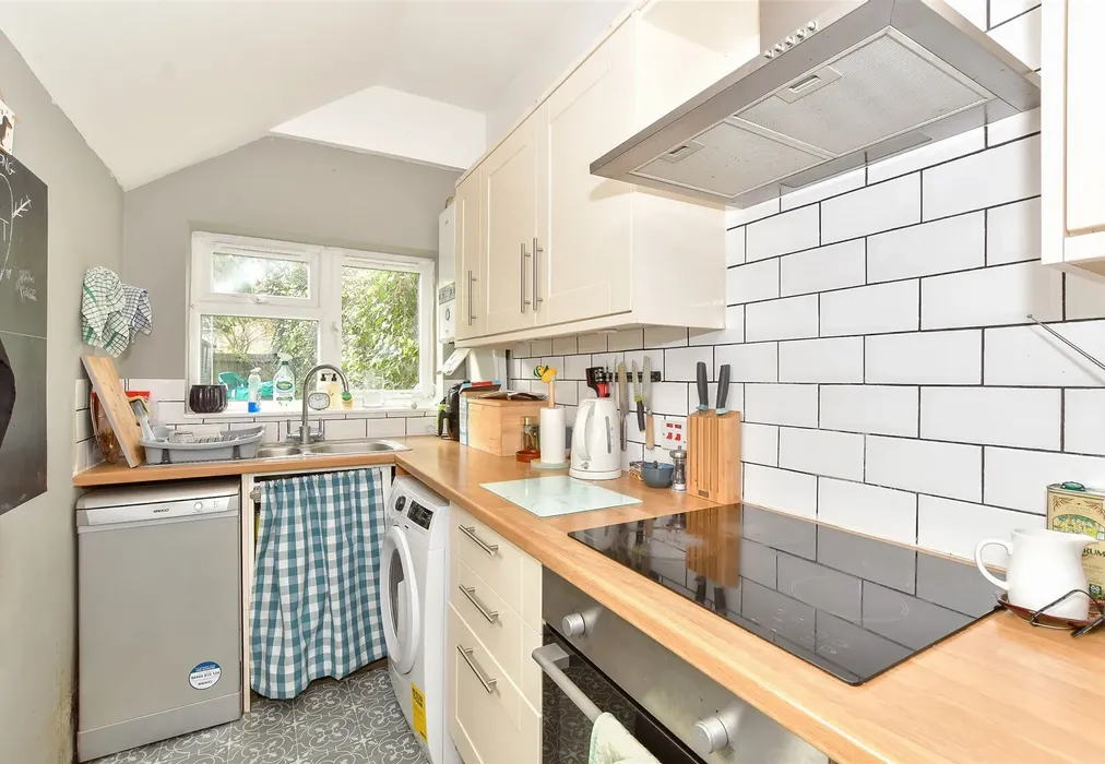 Kitchen - Priory Road, Tonbridge, Kent - Wards of Kent