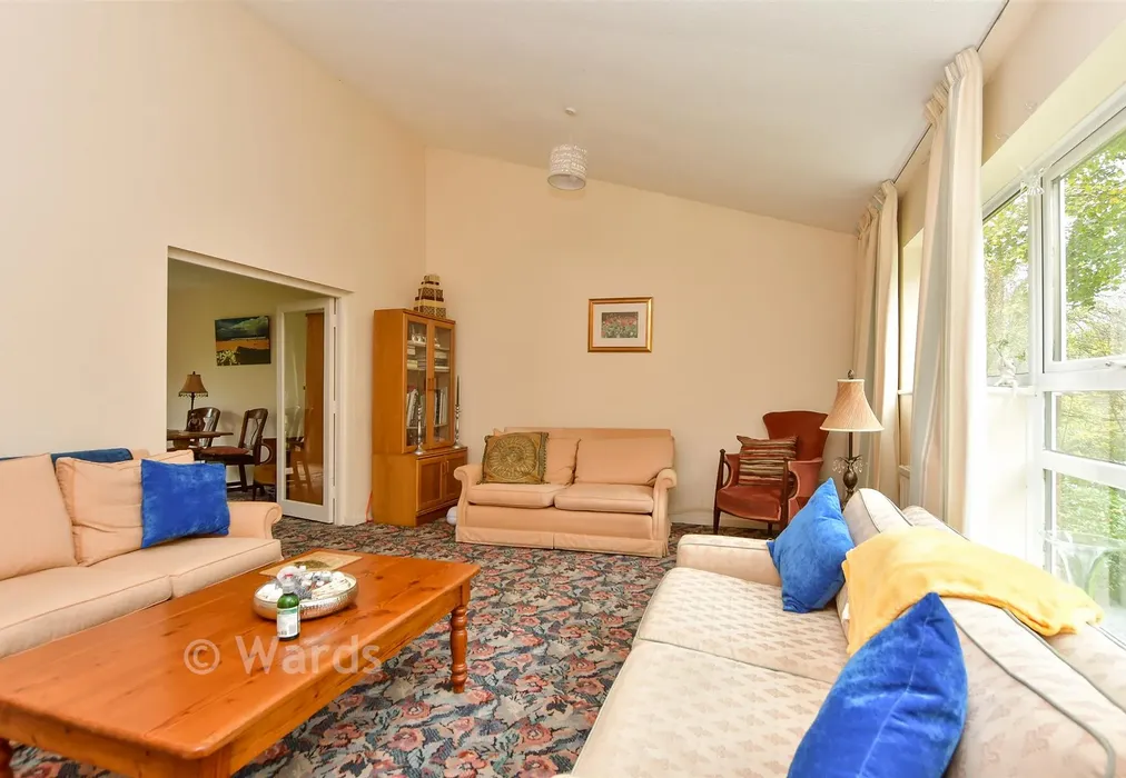 Lounge - Lambardes, New Ash Green, Longfield, Kent - Wards of Kent