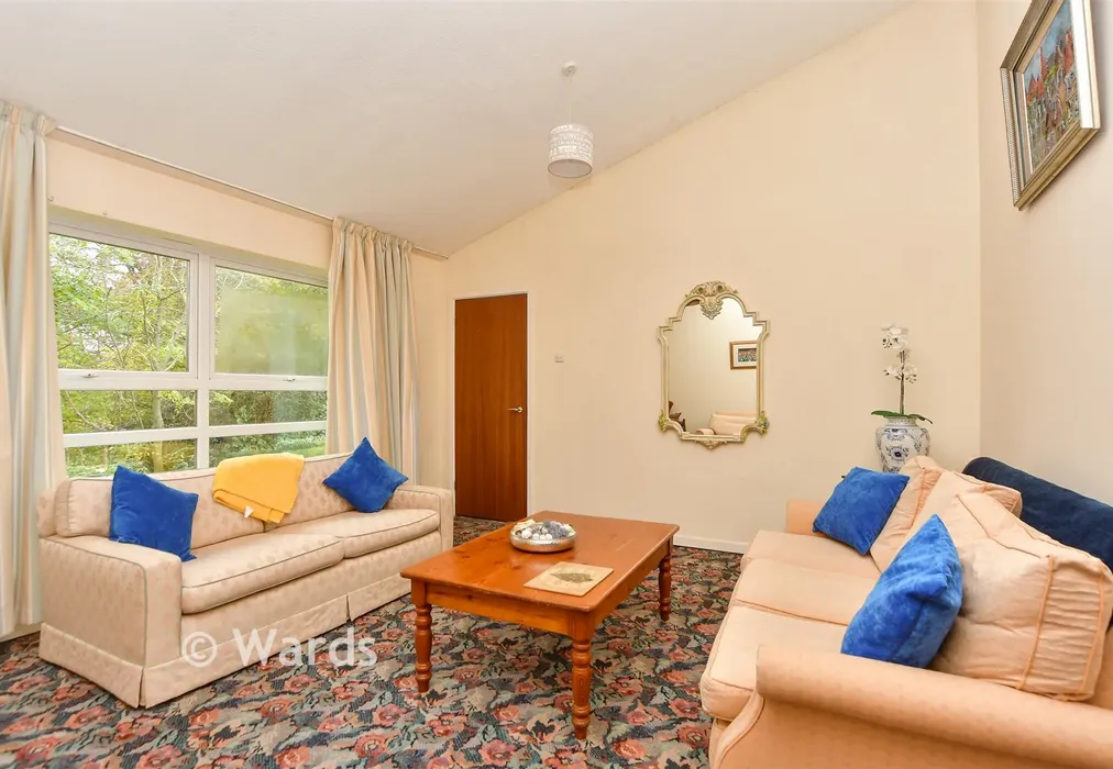 Lounge - Lambardes, New Ash Green, Longfield, Kent - Wards of Kent