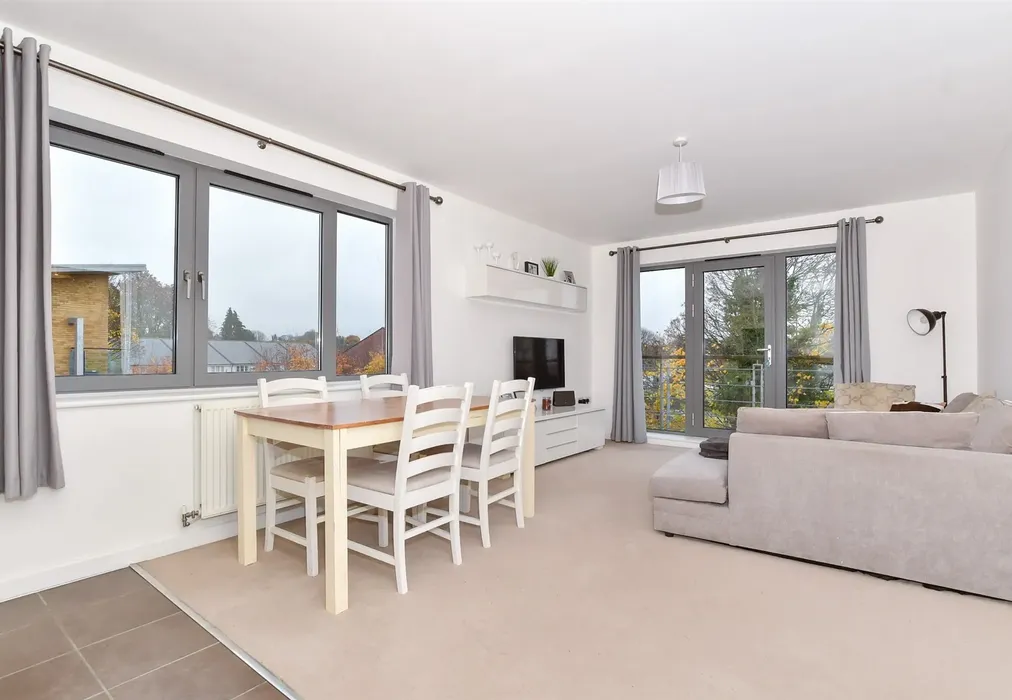 Lounge/Diner - The Farrows, Maidstone, Kent - Wards of Kent