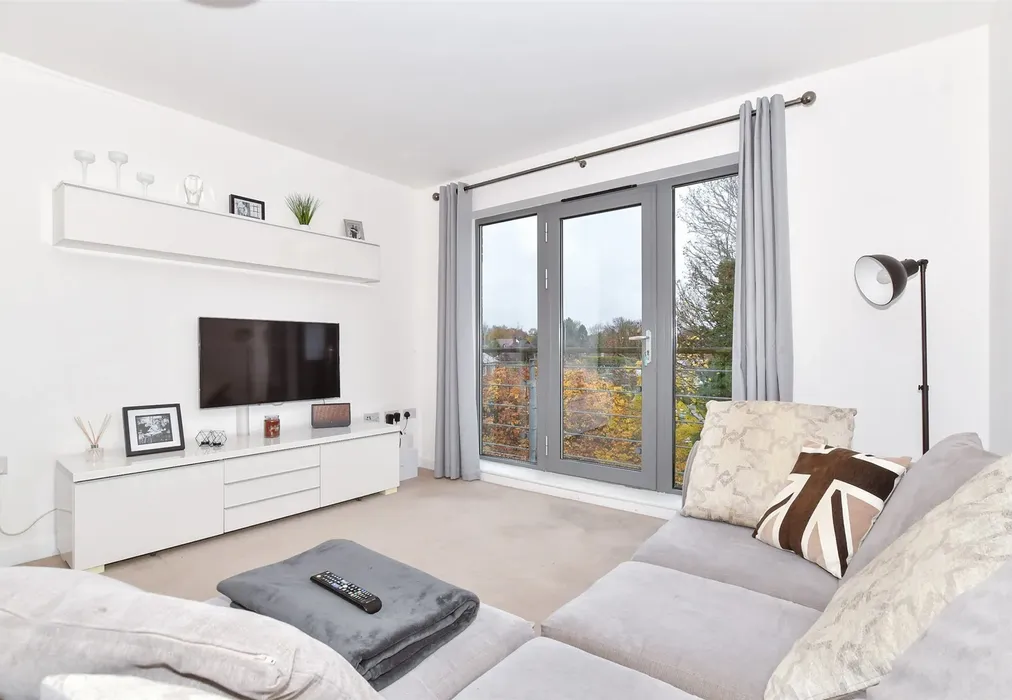 Lounge - The Farrows, Maidstone, Kent - Wards of Kent