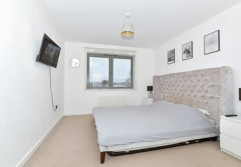 Bedroom 1 - The Farrows, Maidstone, Kent - Wards of Kent