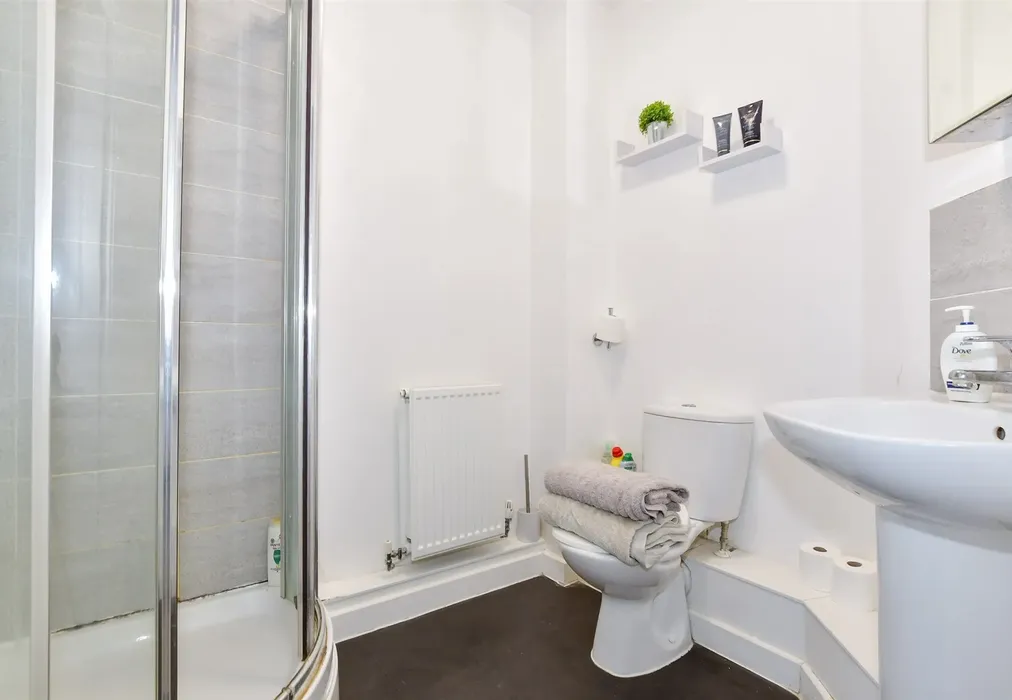 En-Suite Shower Room - The Farrows, Maidstone, Kent - Wards of Kent