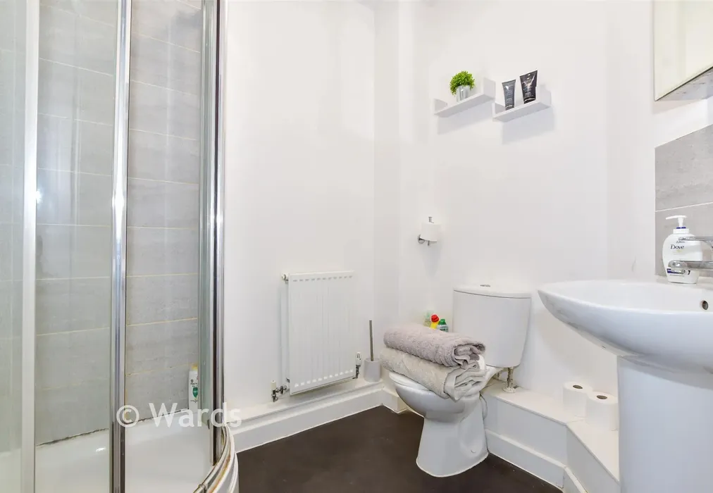 En-Suite Shower Room - The Farrows, Maidstone, Kent - Wards of Kent