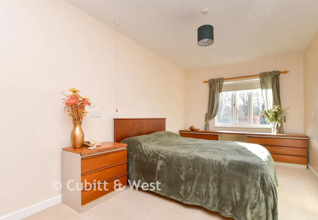 Bedroom - Belmont Road, Leatherhead, Surrey - Wards of Kent
