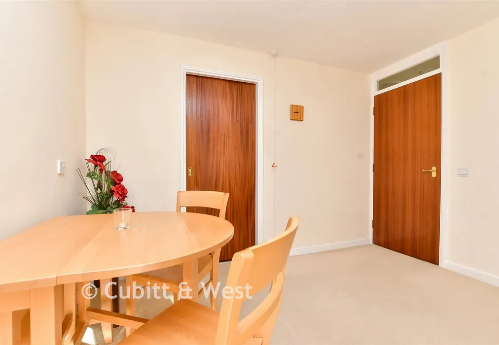 Lounge/Diner - Belmont Road, Leatherhead, Surrey - Wards of Kent