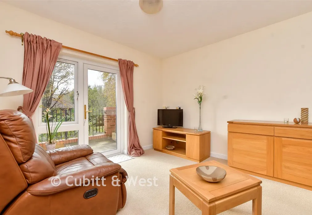 Lounge/Diner - Belmont Road, Leatherhead, Surrey - Wards of Kent