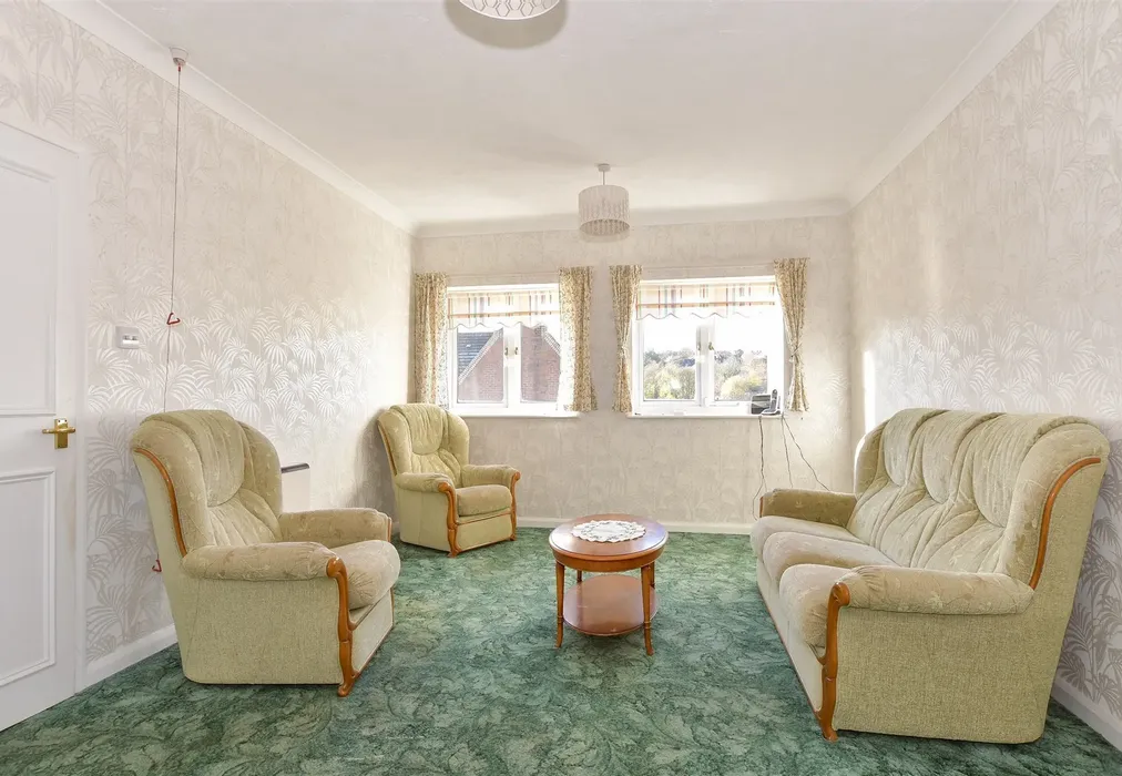 Lounge - High Street, Chatham, Kent - Wards of Kent
