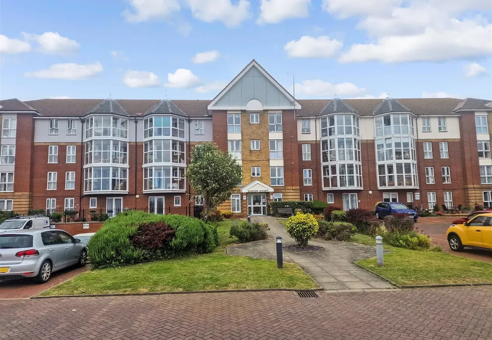 Front - Queens Parade, Cliftonville, Margate, Kent - Wards of Kent