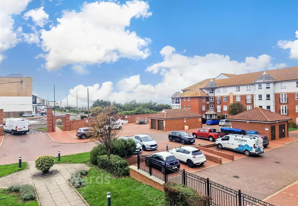 Communal Area - Queens Parade, Cliftonville, Margate, Kent - Wards of Kent