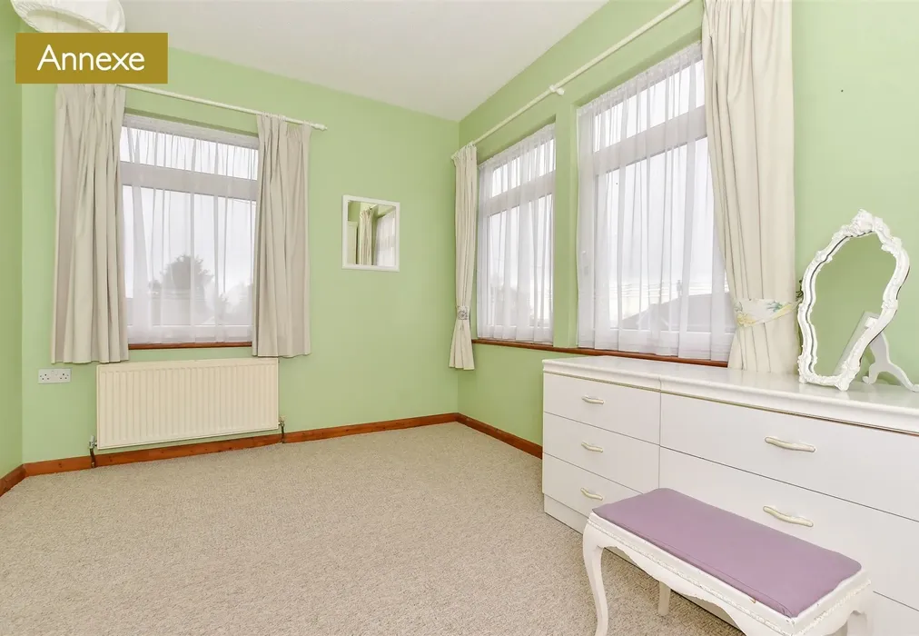 Annexe Bedroom 1 - Kingsdown Hill, Kingsdown, Deal, Kent - Wards of Kent