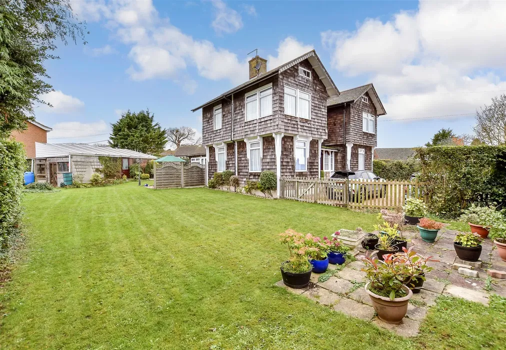 Side Garden - Kingsdown Hill, Kingsdown, Deal, Kent - Wards of Kent