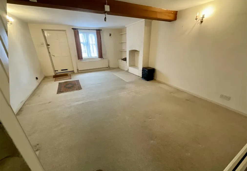 Lounge - Bartholomew Lane, Saltwood, Kent - Wards of Kent