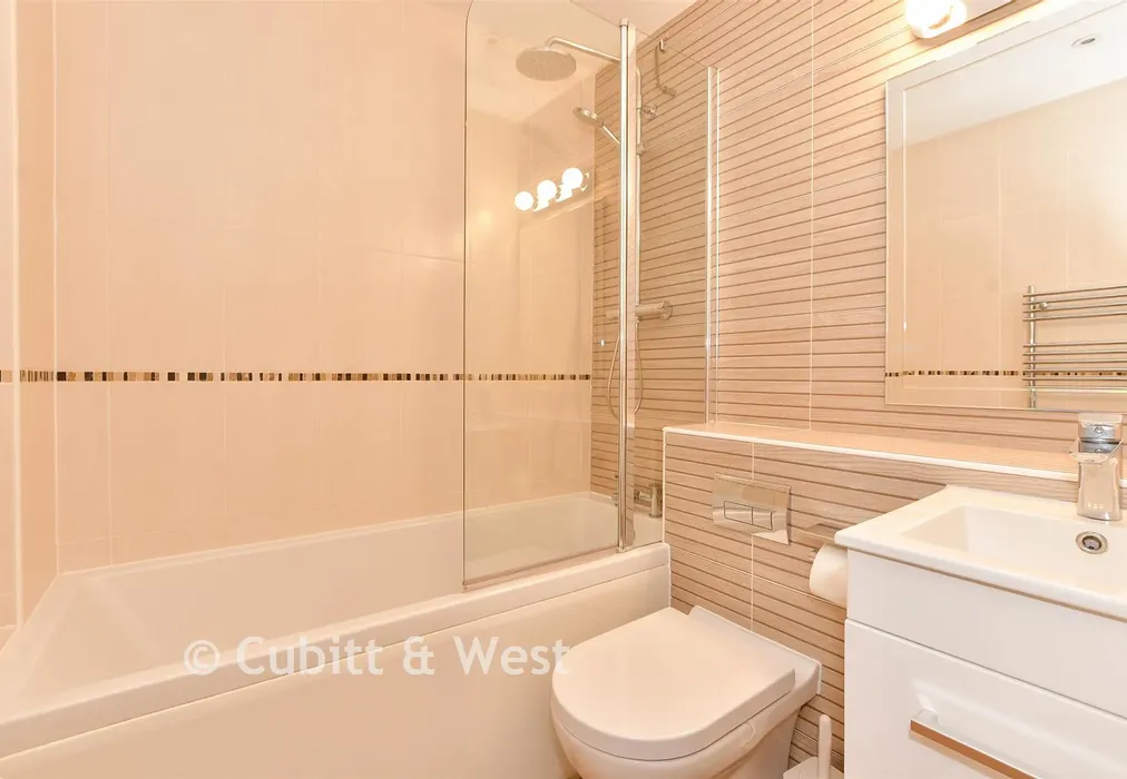 Bathroom - Tanbridge Park, Horsham, West Sussex - Wards of Kent