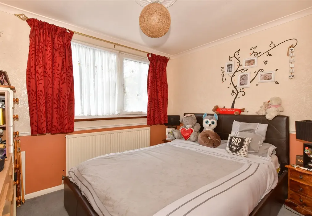 Loft Room 1 - Neal Road, West Kingsdown, Sevenoaks, Kent - Wards of Kent
