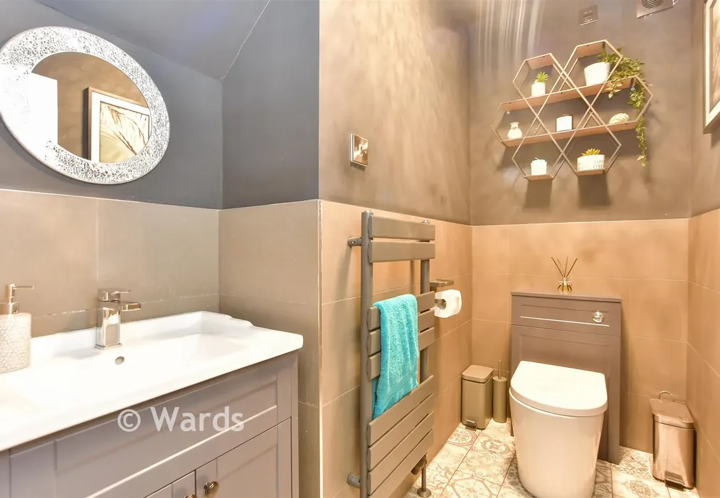 Cloakroom - Draysfield, Wormshill, Sittingbourne, Kent - Wards of Kent