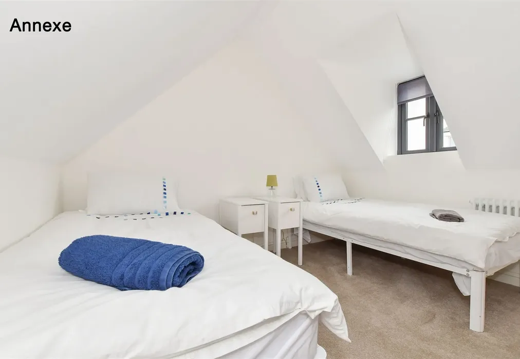 Annexe Bedroom 1 - The Strand, Walmer, Deal, Kent - Wards of Kent