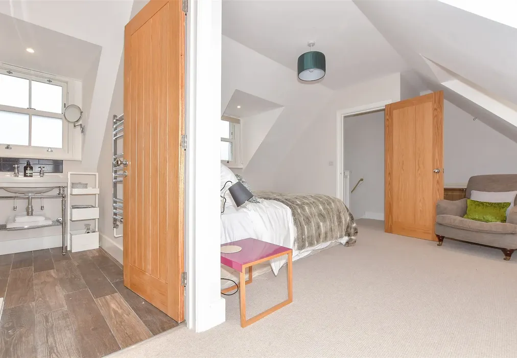 Main Bedroom - The Strand, Walmer, Deal, Kent - Wards of Kent