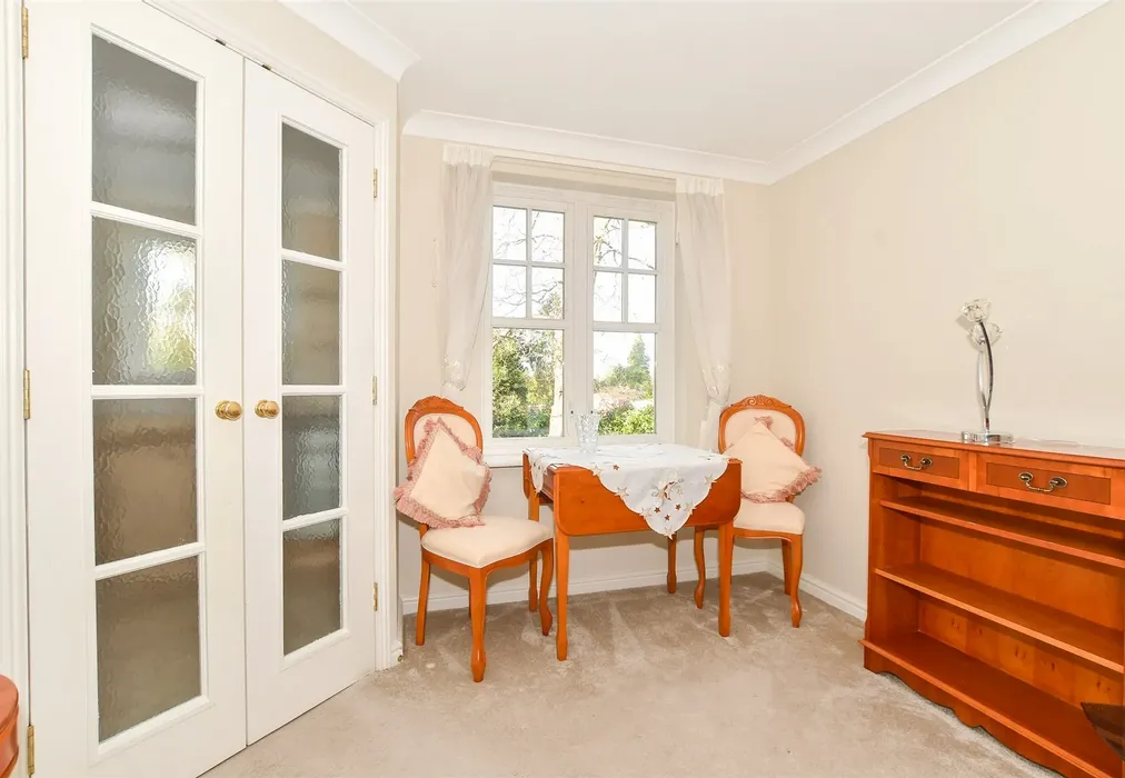 Lounge - Massetts Road, Horley, Surrey - Wards of Kent
