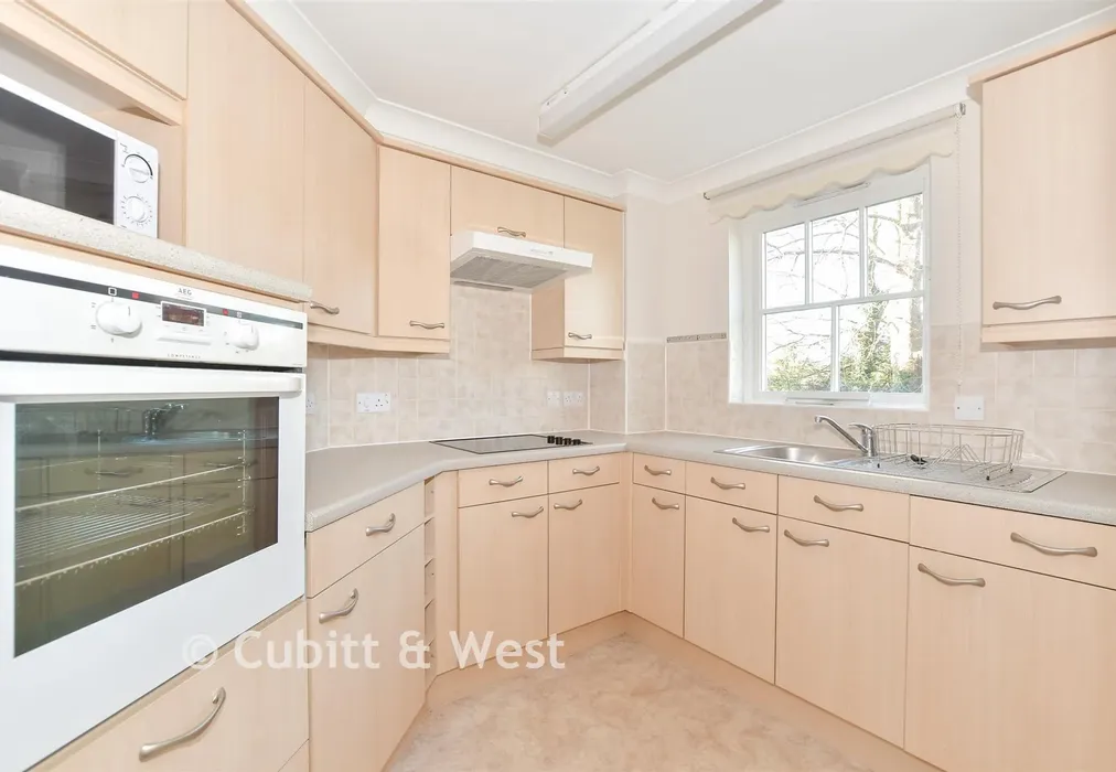 Kitchen - Massetts Road, Horley, Surrey - Wards of Kent