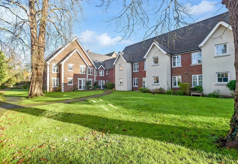 Communal Gardens - Massetts Road, Horley, Surrey - Wards of Kent