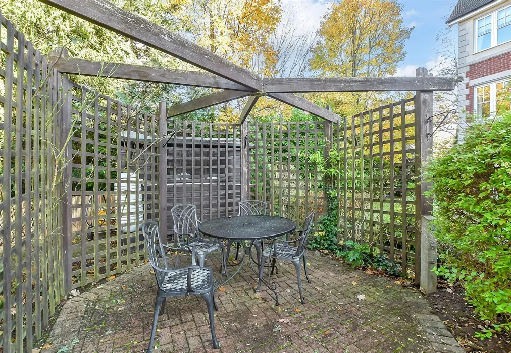 Bathroom - Massetts Road, Horley, Surrey - Wards of Kent