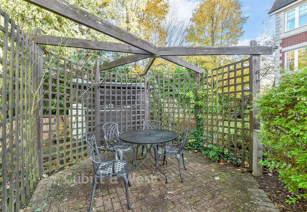 External Feature - Massetts Road, Horley, Surrey - Wards of Kent