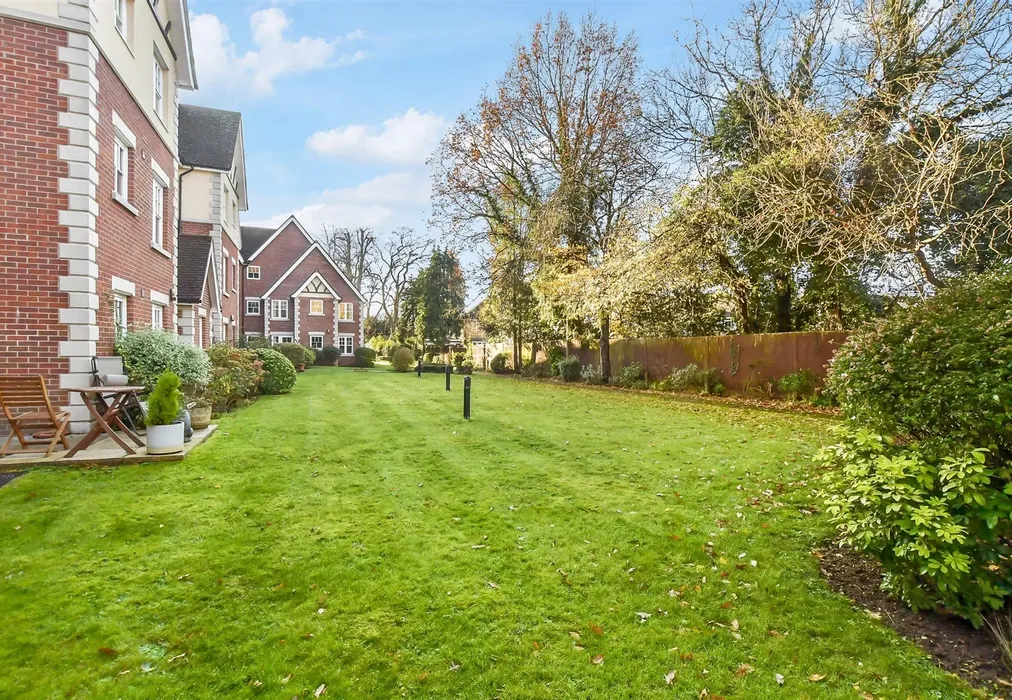 Communal Gardens - Massetts Road, Horley, Surrey - Wards of Kent