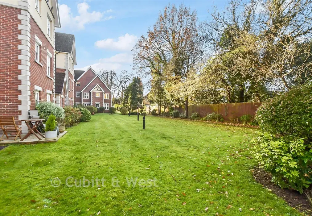 Communal Gardens - Massetts Road, Horley, Surrey - Wards of Kent