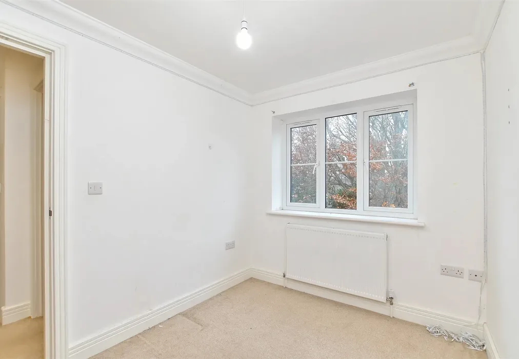 Bedroom 3 - Mulberry Gardens, Goring-By-Sea, Worthing, West Sussex - Wards of Kent
