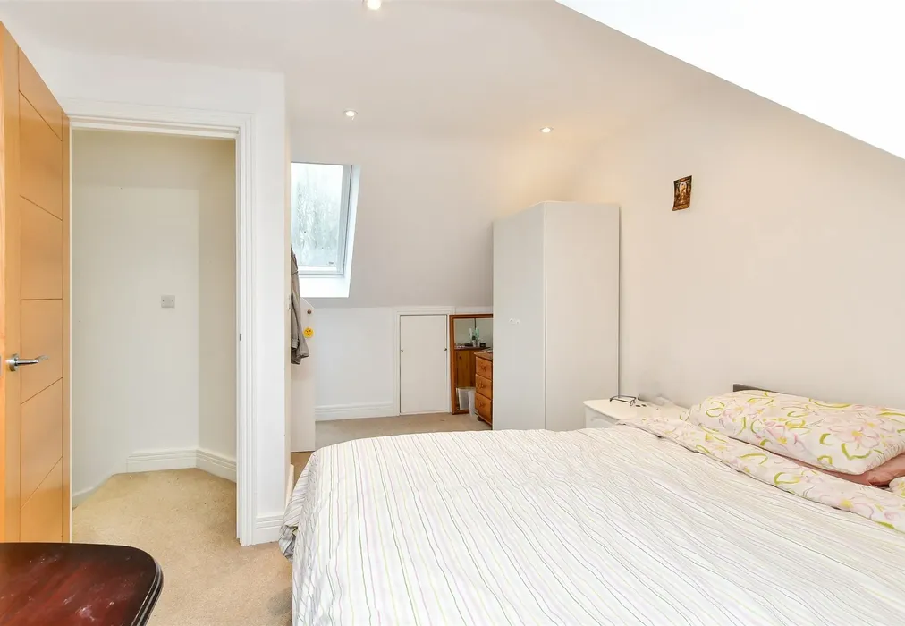 Bedroom 2 - Mulberry Gardens, Goring-By-Sea, Worthing, West Sussex - Wards of Kent