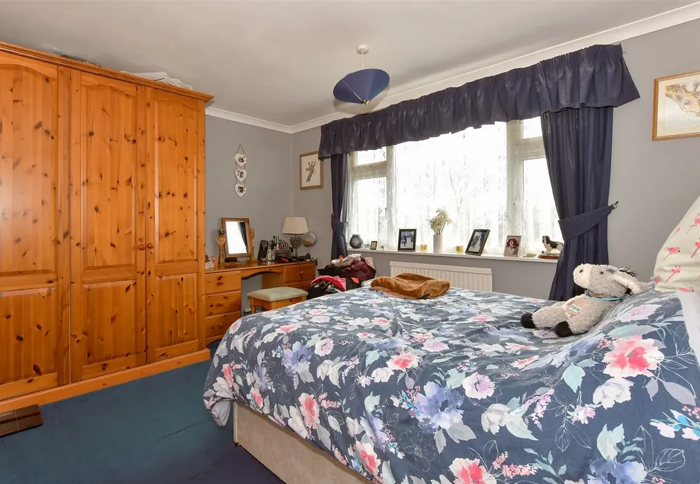 Bedroom 1 - Orchard Way, Eastchurch, Sheerness, Kent - Wards of Kent
