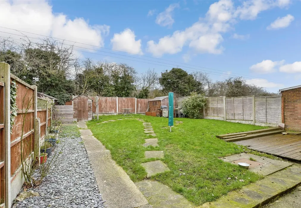 Rear Garden - Orchard Way, Eastchurch, Sheerness, Kent - Wards of Kent