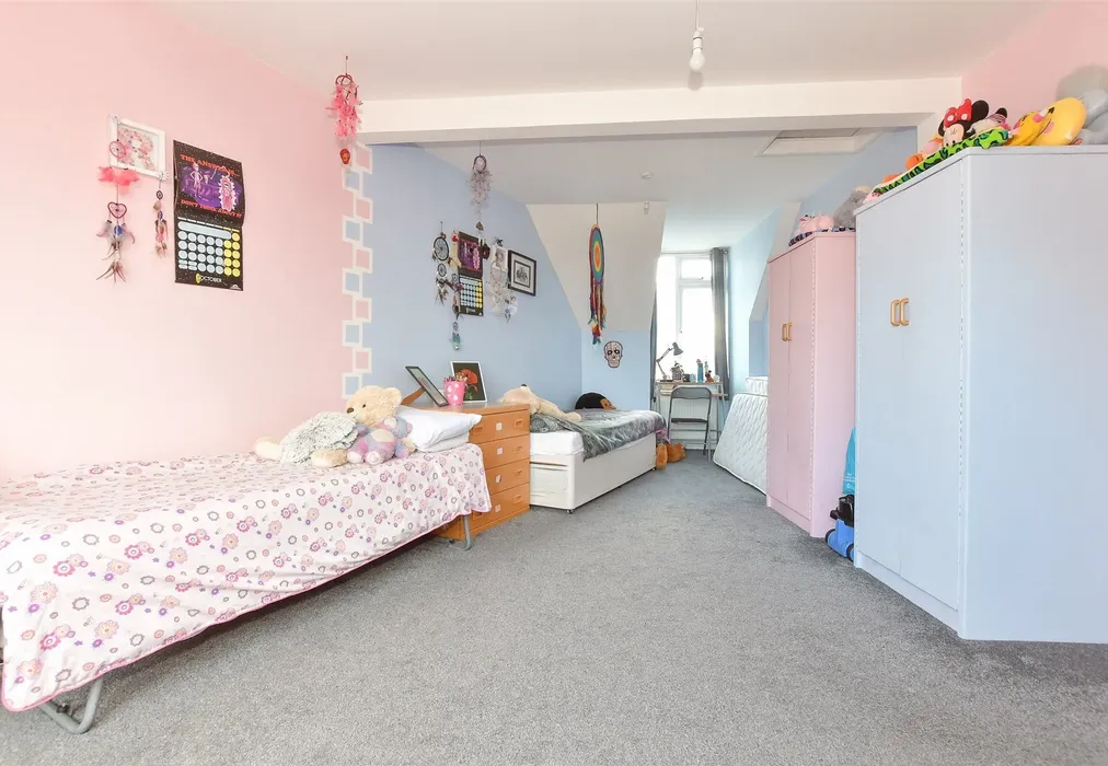 Bedroom 1 - Canterbury Road, Whitstable, Kent - Wards of Kent