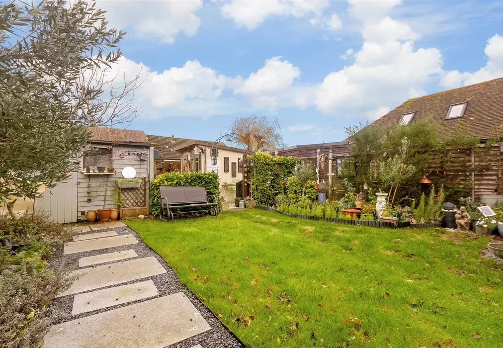 Rear Garden - Tanyard Hill, Shorne, Kent - Wards of Kent